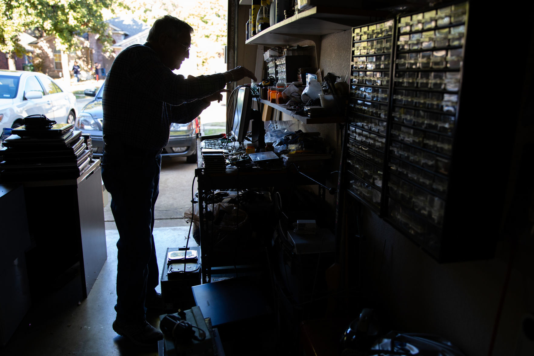191109_drc_news_Doug Brown computers_02.JPG